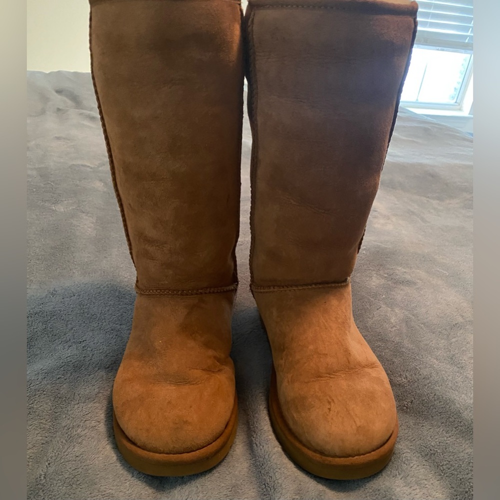UGG Classic Tall Il Boot in Chestnut Suede Sheepskin Women's Size 8..PRICE NEGOT
